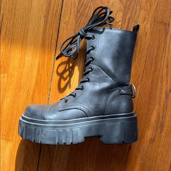 Current Mood ‘Everyone’s A Critic’ Black zipper Combat Boots 8 - Picture 1 of 12
